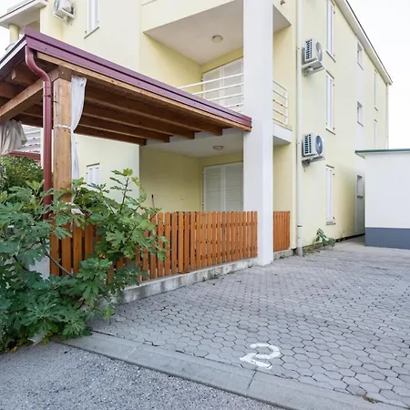 Apartman New Lovorka 7 Apt. 4+1 In Krk Baska (Krk)